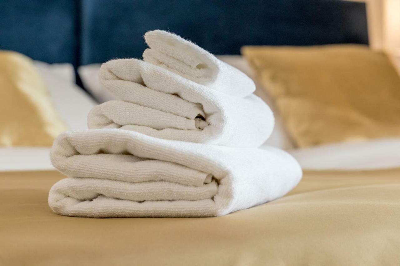 Apart Hotel Golden Apartments 科希策 外观 照片