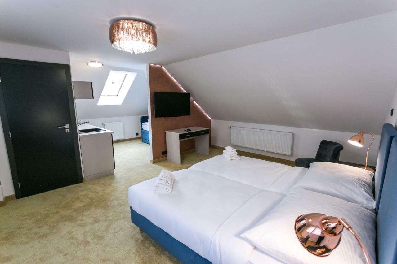 Apart Hotel Golden Apartments 科希策 外观 照片