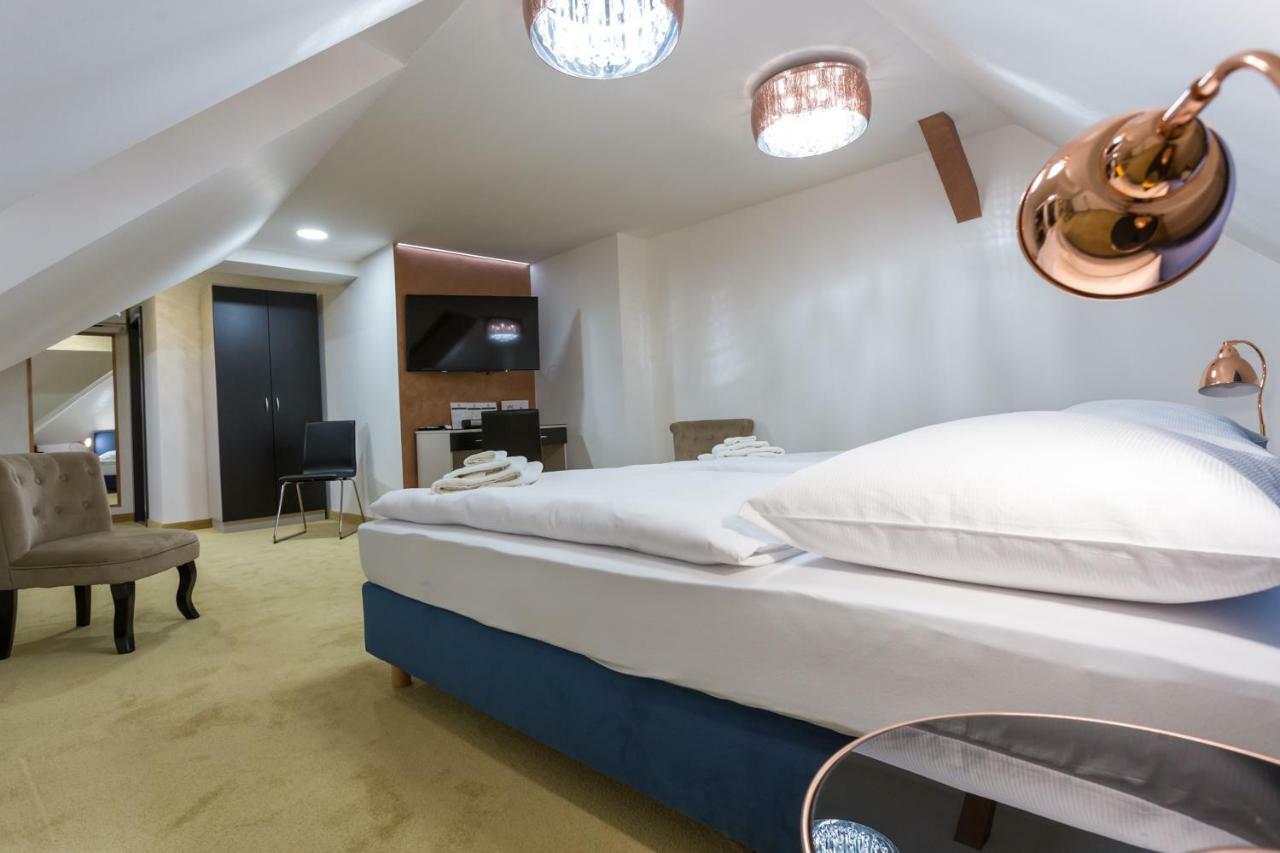 Apart Hotel Golden Apartments 科希策 外观 照片