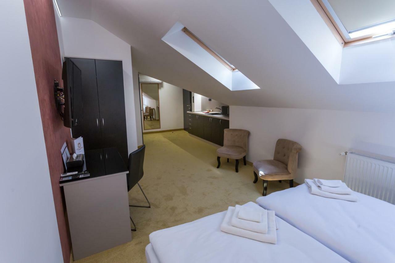 Apart Hotel Golden Apartments 科希策 外观 照片