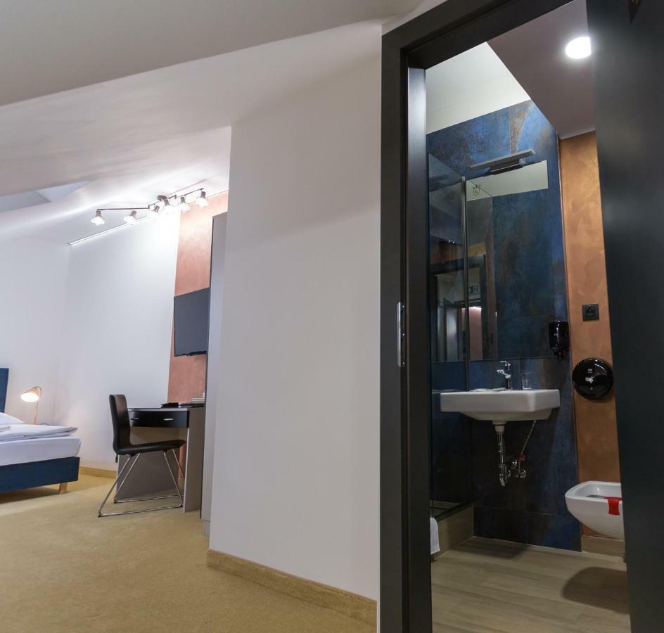 Apart Hotel Golden Apartments 科希策 外观 照片