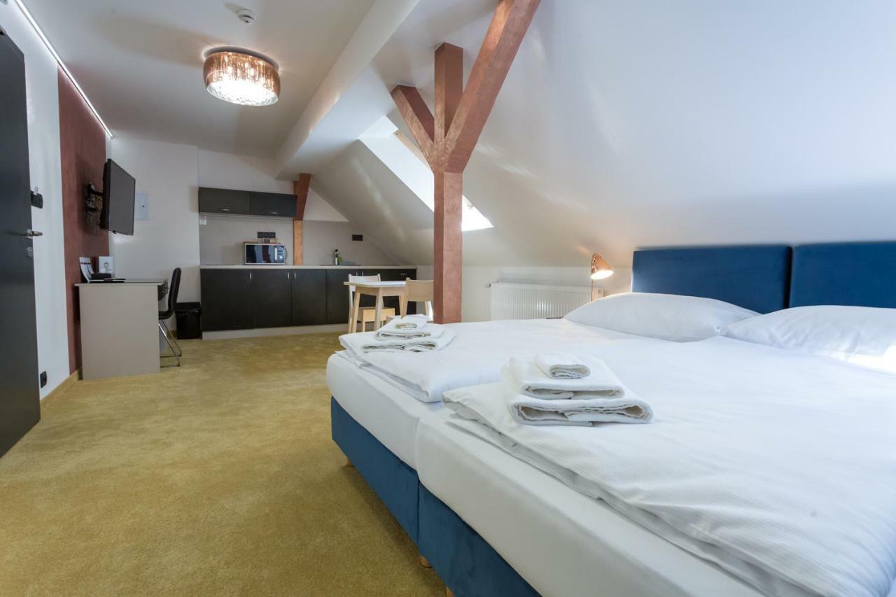 Apart Hotel Golden Apartments 科希策 外观 照片